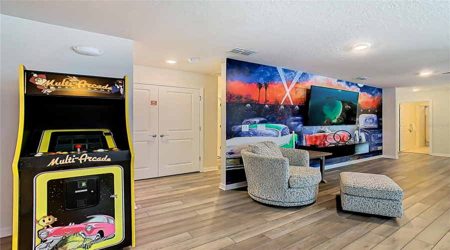 DAVENPORT, Florida 33897, 7 Bedrooms Bedrooms, ,5 BathroomsBathrooms,Residential,For Sale,SUMMER,0,MFRO6349833
