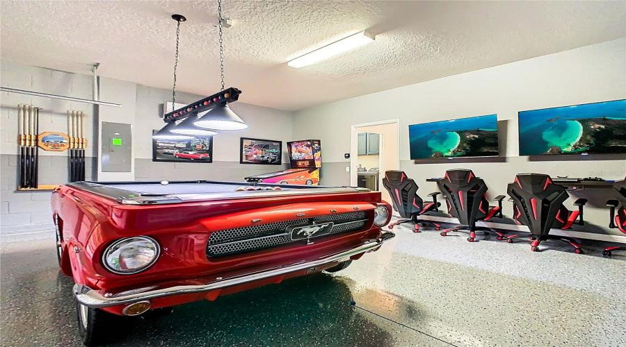 DAVENPORT, Florida 33897, 7 Bedrooms Bedrooms, ,5 BathroomsBathrooms,Residential,For Sale,SUMMER,0,MFRO6349833