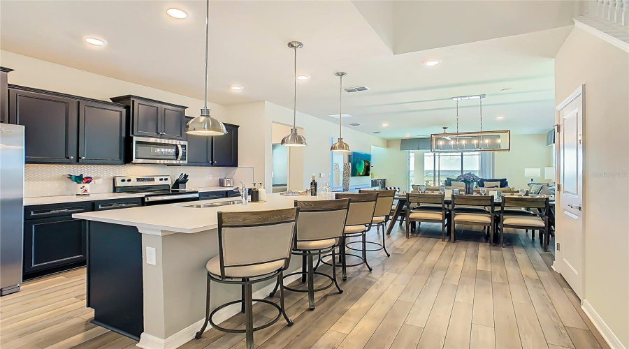 DAVENPORT, Florida 33897, 7 Bedrooms Bedrooms, ,5 BathroomsBathrooms,Residential,For Sale,SUMMER,0,MFRO6349833