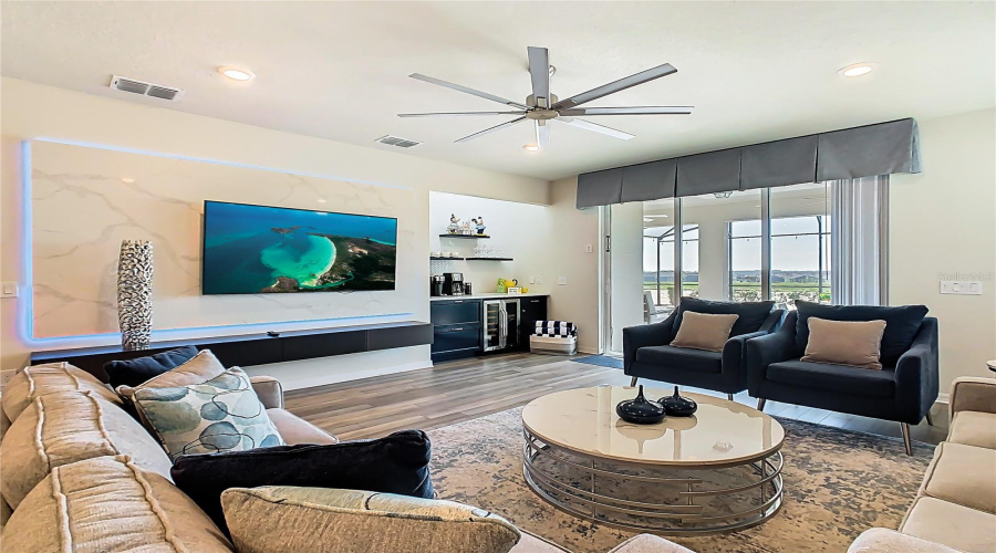 DAVENPORT, Florida 33897, 7 Bedrooms Bedrooms, ,5 BathroomsBathrooms,Residential,For Sale,SUMMER,0,MFRO6349833