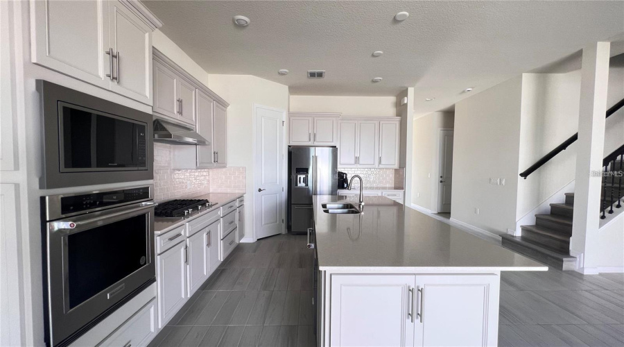 ORLANDO, Florida 32836, 5 Bedrooms Bedrooms, ,4 BathroomsBathrooms,Residential,For Sale,PARKVIEW RESERVE,0,MFRO6337448