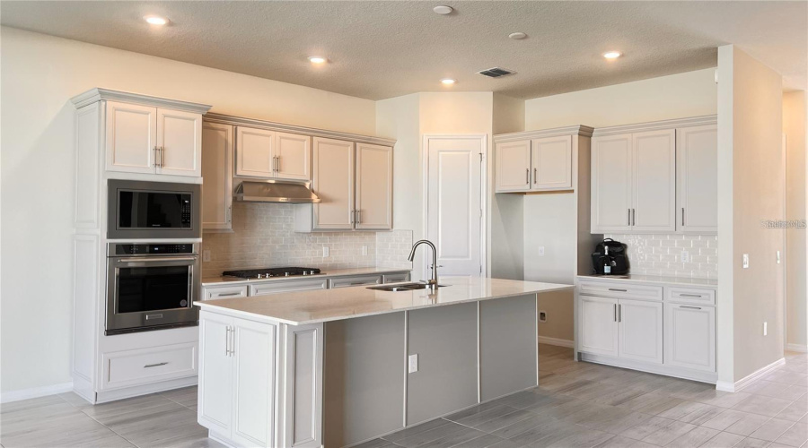 ORLANDO, Florida 32836, 5 Bedrooms Bedrooms, ,4 BathroomsBathrooms,Residential,For Sale,PARKVIEW RESERVE,0,MFRO6337448