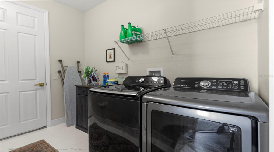 KISSIMMEE, Florida 34746, 5 Bedrooms Bedrooms, ,4 BathroomsBathrooms,Residential,For Sale,SHORESIDE,0,MFRA4667406