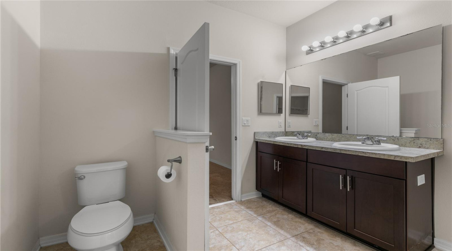 DAVENPORT, Florida 33837, 3 Bedrooms Bedrooms, ,2 BathroomsBathrooms,Residential,For Sale,LAKE DAVENPORT,0,MFRO6337919