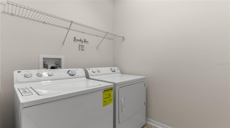DAVENPORT, Florida 33837, 3 Bedrooms Bedrooms, ,2 BathroomsBathrooms,Residential,For Sale,LAKE DAVENPORT,0,MFRO6337919