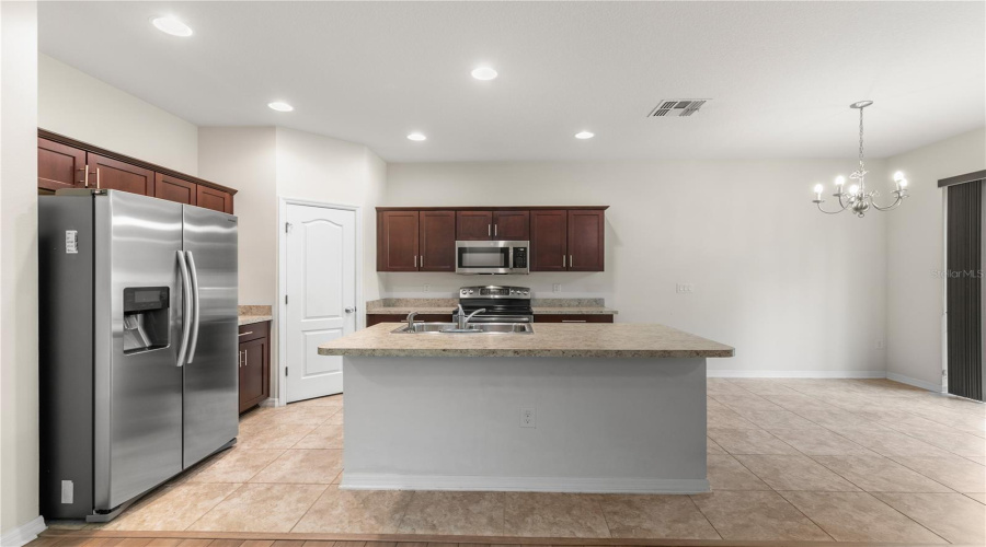 DAVENPORT, Florida 33837, 3 Bedrooms Bedrooms, ,2 BathroomsBathrooms,Residential,For Sale,LAKE DAVENPORT,0,MFRO6337919