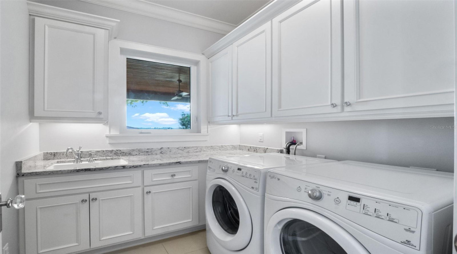 ORLANDO, Florida 32836, 5 Bedrooms Bedrooms, ,4 BathroomsBathrooms,Residential,For Sale,LONE TREE,0,MFRO6349925