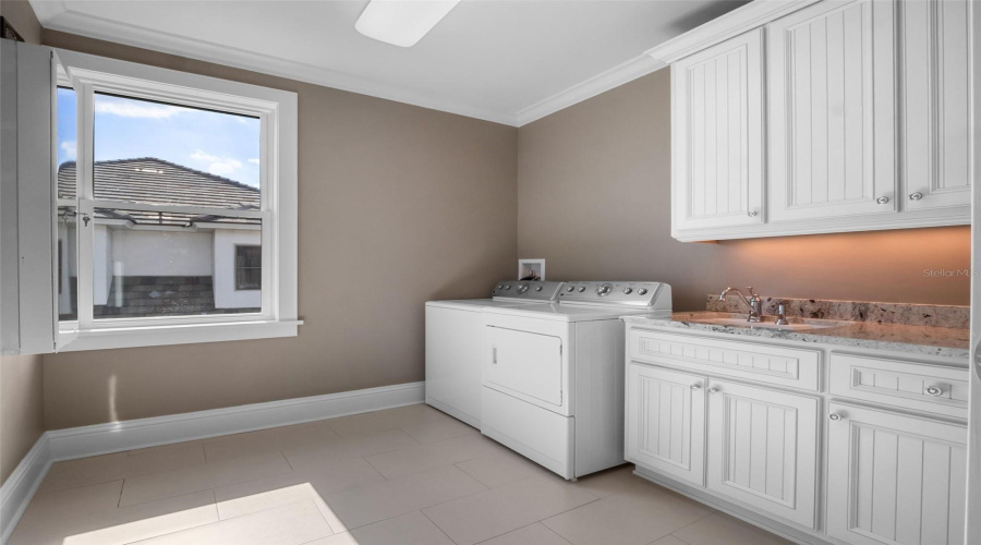 ORLANDO, Florida 32836, 5 Bedrooms Bedrooms, ,4 BathroomsBathrooms,Residential,For Sale,LONE TREE,0,MFRO6349925