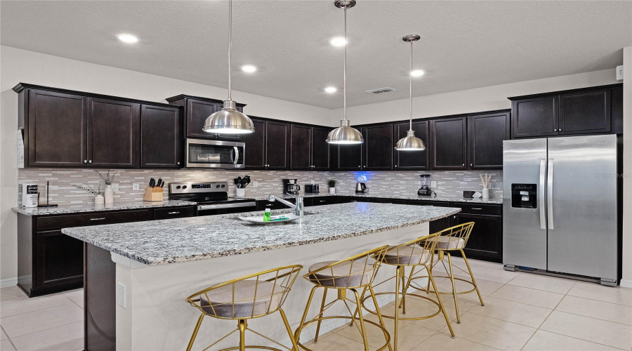 DAVENPORT, Florida 33897, 10 Bedrooms Bedrooms, ,8 BathroomsBathrooms,Residential,For Sale,LANA,0,MFRO6350469