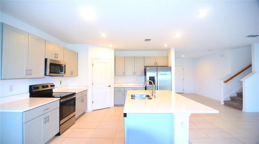 DAVENPORT, Florida 33897, 5 Bedrooms Bedrooms, ,3 BathroomsBathrooms,Residential,For Sale,COSTA BLANCA,0,MFRO6350289