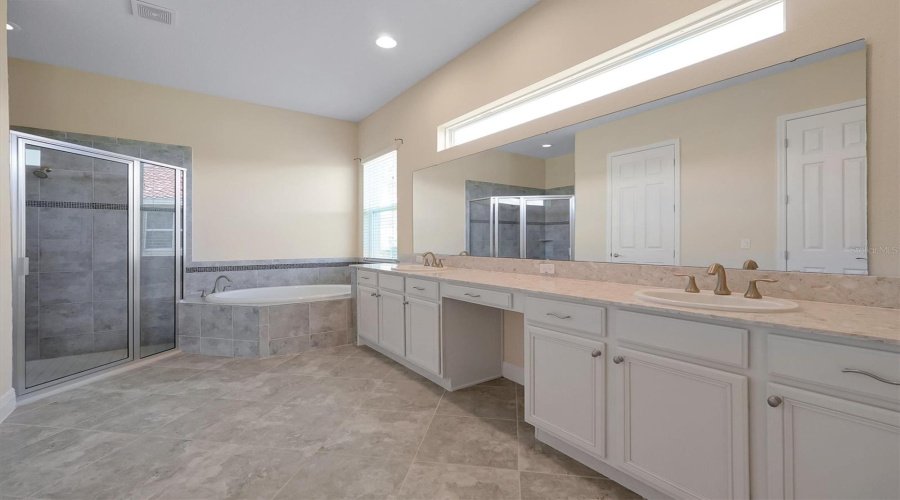 KISSIMMEE, Florida 34746, 5 Bedrooms Bedrooms, ,4 BathroomsBathrooms,Residential,For Sale,SPINNAKER,0,MFRO6350530