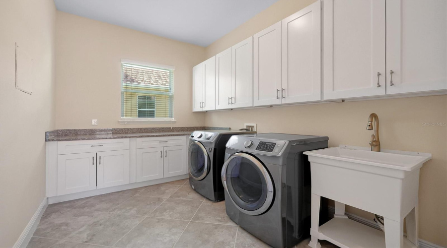 KISSIMMEE, Florida 34746, 5 Bedrooms Bedrooms, ,4 BathroomsBathrooms,Residential,For Sale,SPINNAKER,0,MFRO6350530