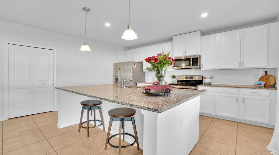DAVENPORT, Florida 33837, 4 Bedrooms Bedrooms, ,3 BathroomsBathrooms,Residential,For Sale,ARIA,0,MFRO6350034