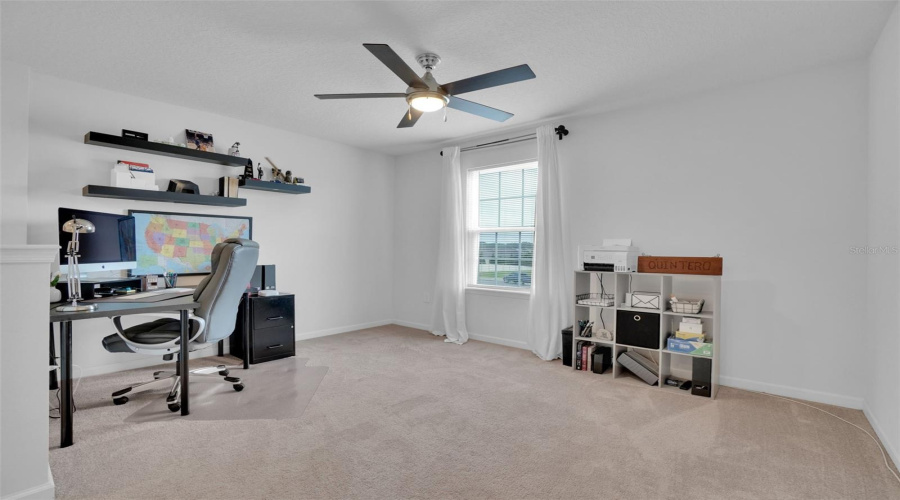 Loft area, great for office or 2nd family room