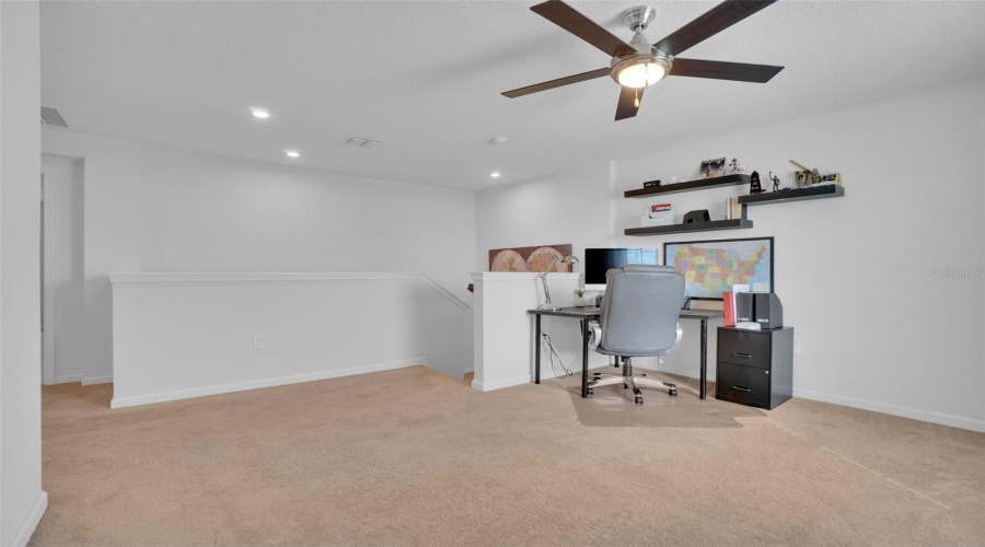 Loft area, great for office or 2nd family room