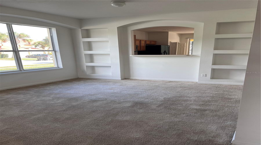 DAVENPORT, Florida 33837, 6 Bedrooms Bedrooms, ,4 BathroomsBathrooms,Residential,For Sale,ROSSO,0,MFRG5102888