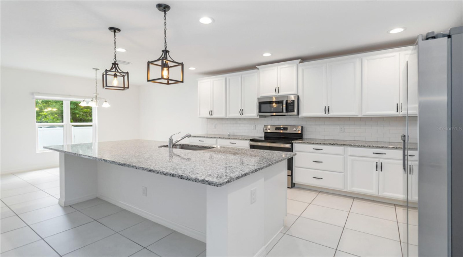 DAVENPORT, Florida 33837, 4 Bedrooms Bedrooms, ,2 BathroomsBathrooms,Residential,For Sale,AVENAL,0,MFRO6303370