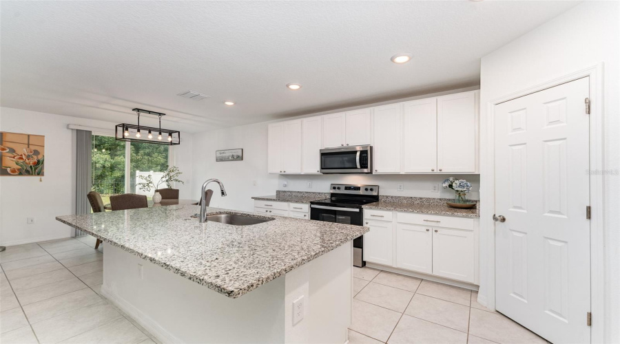 DAVENPORT, Florida 33896, 4 Bedrooms Bedrooms, ,3 BathroomsBathrooms,Residential,For Sale,VISTA VILLAGES,0,MFRTB8435503