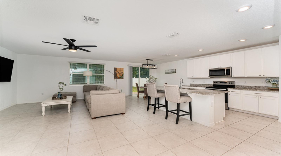 DAVENPORT, Florida 33896, 4 Bedrooms Bedrooms, ,3 BathroomsBathrooms,Residential,For Sale,VISTA VILLAGES,0,MFRTB8435503
