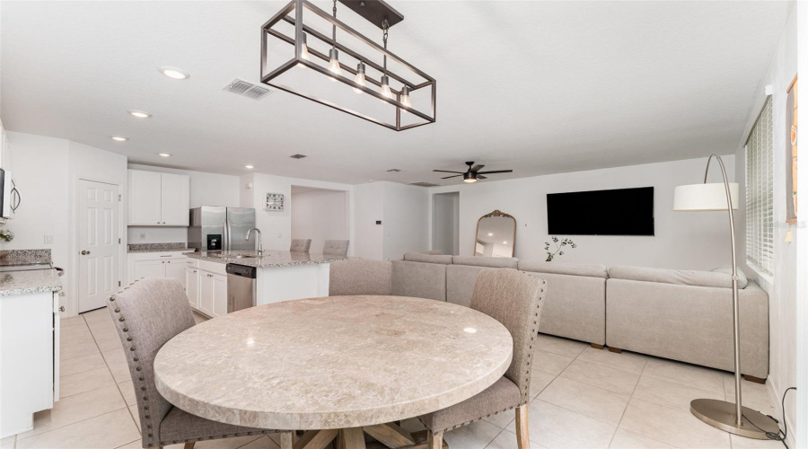 DAVENPORT, Florida 33896, 4 Bedrooms Bedrooms, ,3 BathroomsBathrooms,Residential,For Sale,VISTA VILLAGES,0,MFRTB8435503