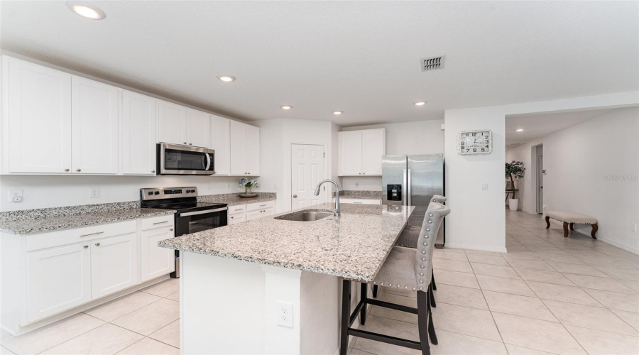 DAVENPORT, Florida 33896, 4 Bedrooms Bedrooms, ,3 BathroomsBathrooms,Residential,For Sale,VISTA VILLAGES,0,MFRTB8435503