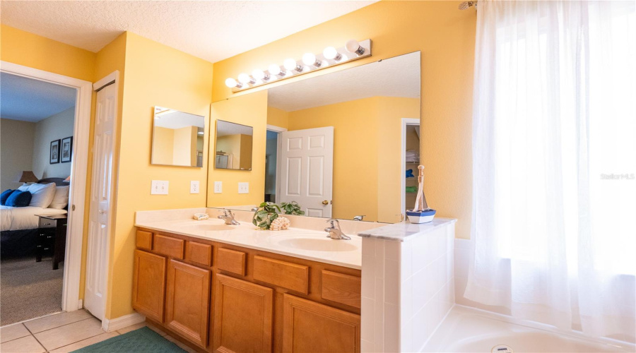 DAVENPORT, Florida 33897, 5 Bedrooms Bedrooms, ,4 BathroomsBathrooms,Residential,For Sale,SOLANA,0,MFRO6330162