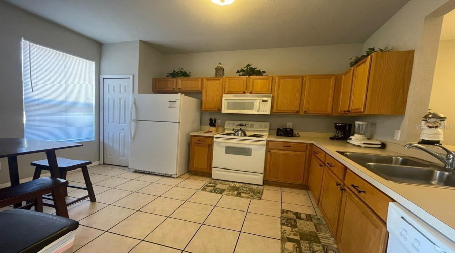 DAVENPORT, Florida 33897, 3 Bedrooms Bedrooms, ,2 BathroomsBathrooms,Residential,For Sale,CAMBRIA,0,MFRO6348362