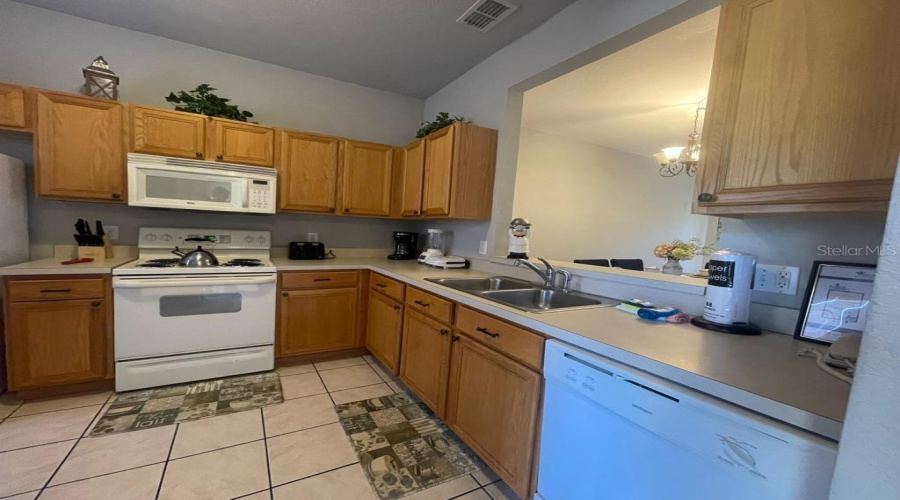 DAVENPORT, Florida 33897, 3 Bedrooms Bedrooms, ,2 BathroomsBathrooms,Residential,For Sale,CAMBRIA,0,MFRO6348362