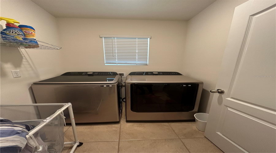 DAVENPORT, Florida 33837, 3 Bedrooms Bedrooms, ,2 BathroomsBathrooms,Residential,For Sale,BERRY,0,MFRS5136280