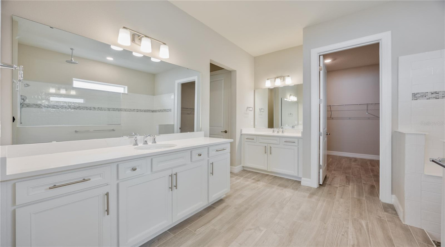 ORLANDO, Florida 32836, 6 Bedrooms Bedrooms, ,3 BathroomsBathrooms,Residential,For Sale,LEAF GROVE,0,MFRO6350488