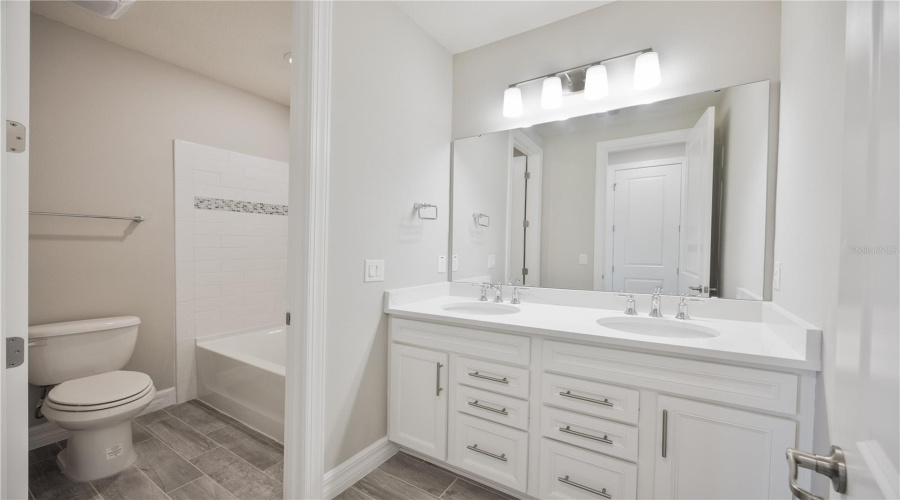 ORLANDO, Florida 32836, 6 Bedrooms Bedrooms, ,3 BathroomsBathrooms,Residential,For Sale,LEAF GROVE,0,MFRO6350488