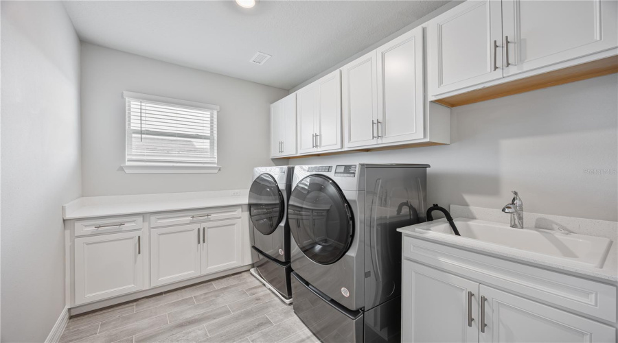 ORLANDO, Florida 32836, 6 Bedrooms Bedrooms, ,3 BathroomsBathrooms,Residential,For Sale,LEAF GROVE,0,MFRO6350488