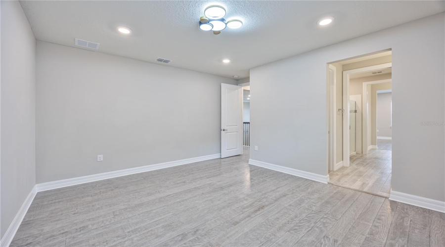 ORLANDO, Florida 32836, 6 Bedrooms Bedrooms, ,3 BathroomsBathrooms,Residential,For Sale,LEAF GROVE,0,MFRO6350488