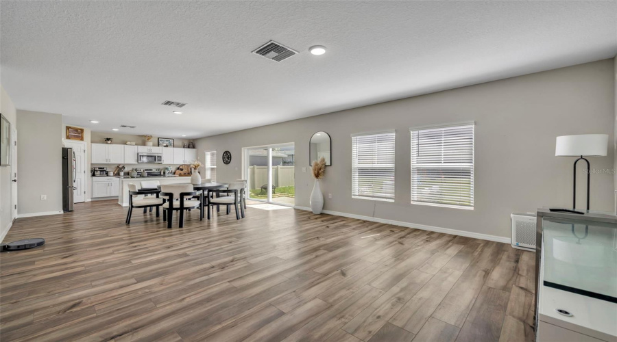 DAVENPORT, Florida 33837, 5 Bedrooms Bedrooms, ,3 BathroomsBathrooms,Residential,For Sale,OAKWOOD,0,MFRS5136298