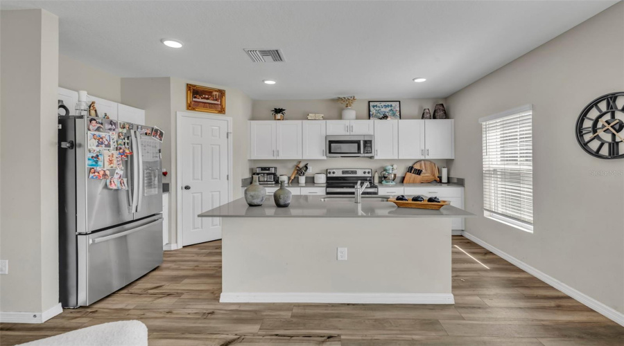 DAVENPORT, Florida 33837, 5 Bedrooms Bedrooms, ,3 BathroomsBathrooms,Residential,For Sale,OAKWOOD,0,MFRS5136298