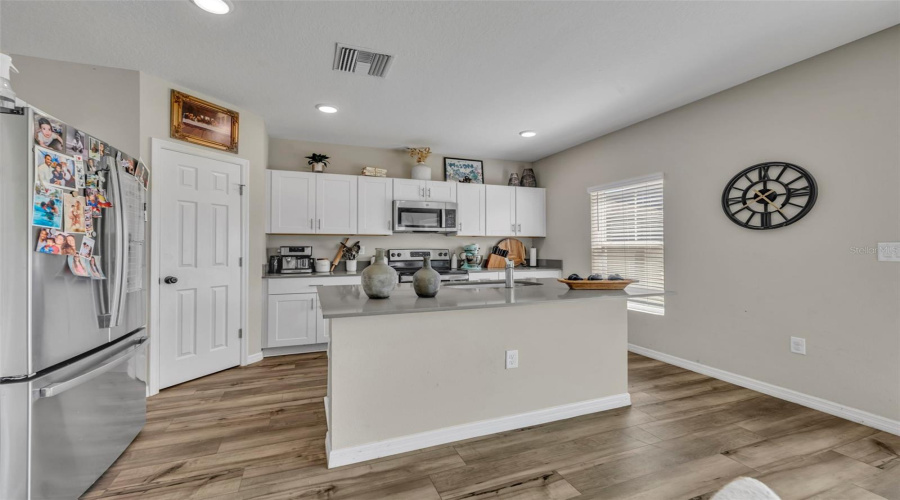 DAVENPORT, Florida 33837, 5 Bedrooms Bedrooms, ,3 BathroomsBathrooms,Residential,For Sale,OAKWOOD,0,MFRS5136298
