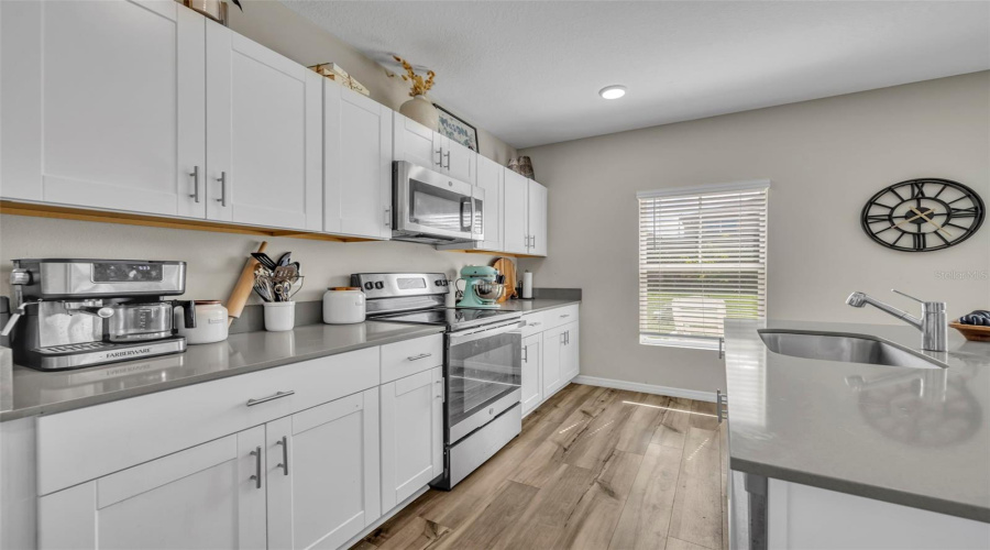 DAVENPORT, Florida 33837, 5 Bedrooms Bedrooms, ,3 BathroomsBathrooms,Residential,For Sale,OAKWOOD,0,MFRS5136298