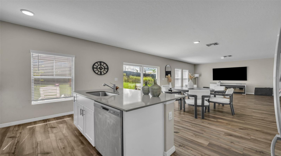 DAVENPORT, Florida 33837, 5 Bedrooms Bedrooms, ,3 BathroomsBathrooms,Residential,For Sale,OAKWOOD,0,MFRS5136298