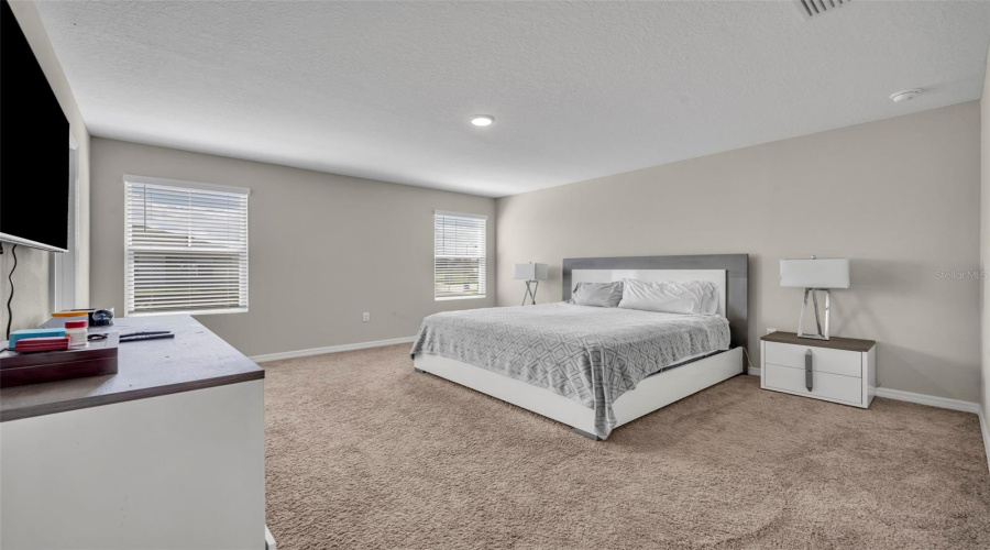 DAVENPORT, Florida 33837, 5 Bedrooms Bedrooms, ,3 BathroomsBathrooms,Residential,For Sale,OAKWOOD,0,MFRS5136298