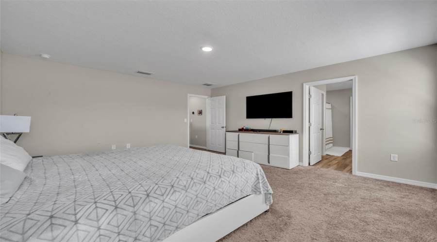 DAVENPORT, Florida 33837, 5 Bedrooms Bedrooms, ,3 BathroomsBathrooms,Residential,For Sale,OAKWOOD,0,MFRS5136298