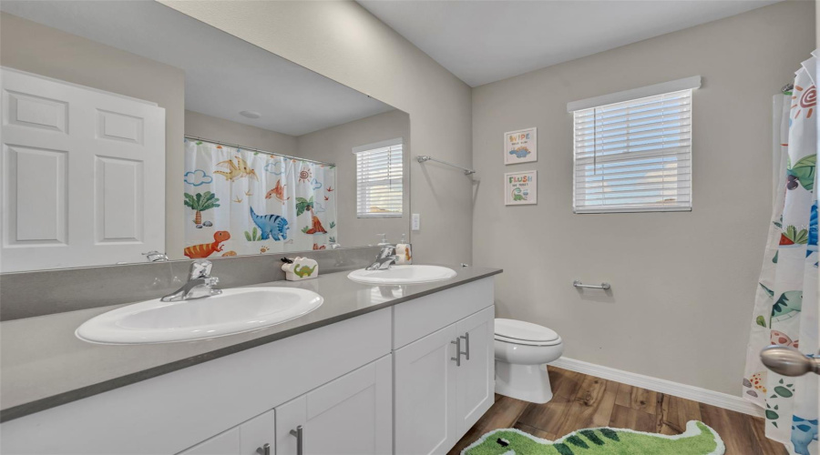 DAVENPORT, Florida 33837, 5 Bedrooms Bedrooms, ,3 BathroomsBathrooms,Residential,For Sale,OAKWOOD,0,MFRS5136298