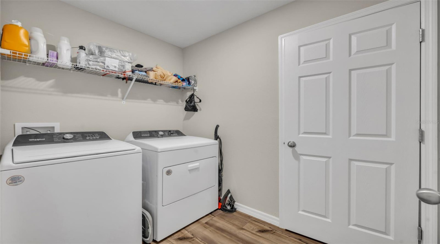 DAVENPORT, Florida 33837, 5 Bedrooms Bedrooms, ,3 BathroomsBathrooms,Residential,For Sale,OAKWOOD,0,MFRS5136298