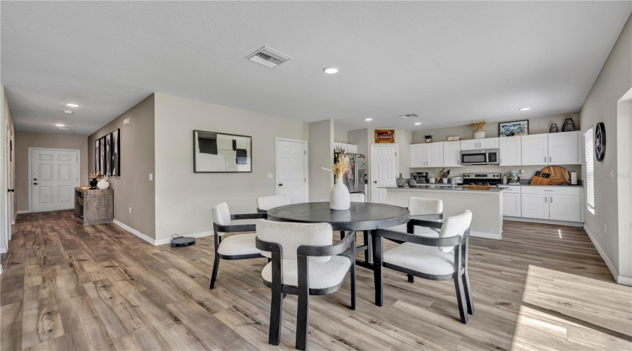 DAVENPORT, Florida 33837, 5 Bedrooms Bedrooms, ,3 BathroomsBathrooms,Residential,For Sale,OAKWOOD,0,MFRS5136298