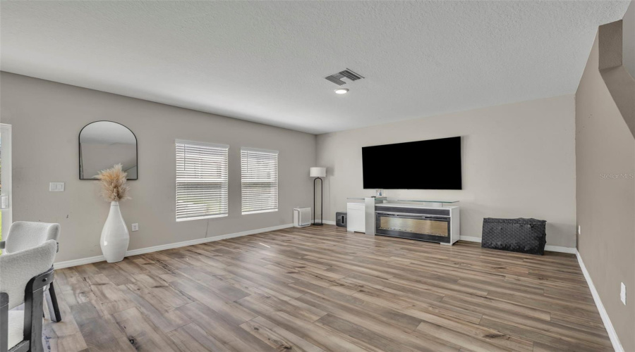 DAVENPORT, Florida 33837, 5 Bedrooms Bedrooms, ,3 BathroomsBathrooms,Residential,For Sale,OAKWOOD,0,MFRS5136298