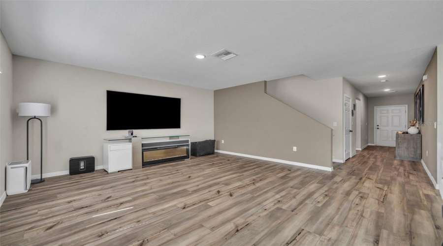 DAVENPORT, Florida 33837, 5 Bedrooms Bedrooms, ,3 BathroomsBathrooms,Residential,For Sale,OAKWOOD,0,MFRS5136298