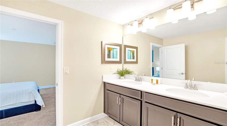 DAVENPORT, Florida 33896, 8 Bedrooms Bedrooms, ,5 BathroomsBathrooms,Residential,For Sale,MAIDSTONE,0,MFRO6351186