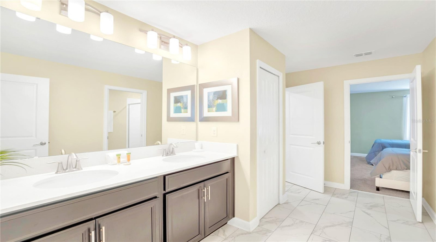 DAVENPORT, Florida 33896, 8 Bedrooms Bedrooms, ,5 BathroomsBathrooms,Residential,For Sale,MAIDSTONE,0,MFRO6351186