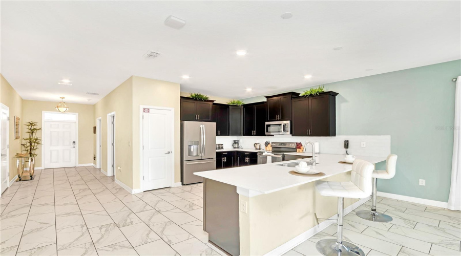 DAVENPORT, Florida 33896, 8 Bedrooms Bedrooms, ,5 BathroomsBathrooms,Residential,For Sale,MAIDSTONE,0,MFRO6351186