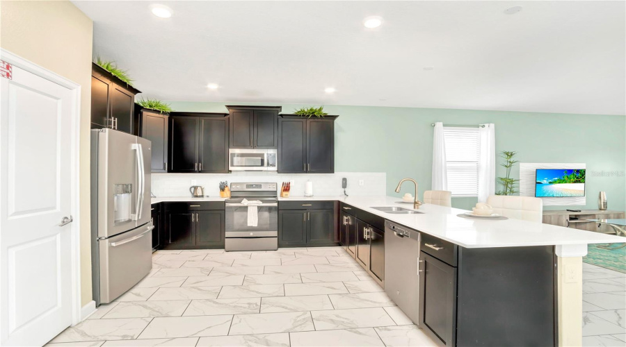DAVENPORT, Florida 33896, 8 Bedrooms Bedrooms, ,5 BathroomsBathrooms,Residential,For Sale,MAIDSTONE,0,MFRO6351186