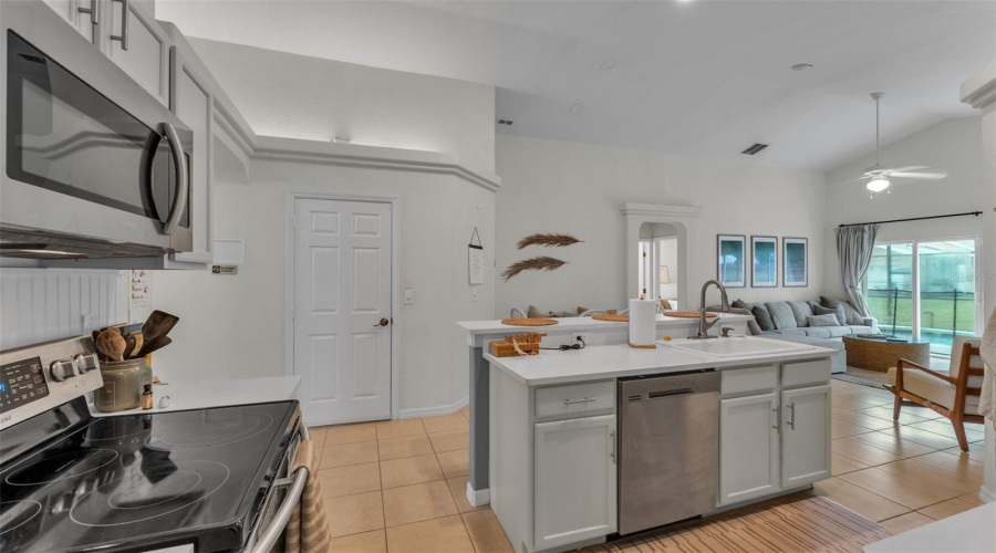 DAVENPORT, Florida 33837, 4 Bedrooms Bedrooms, ,2 BathroomsBathrooms,Residential,For Sale,VIZCAY,0,MFRL4956509